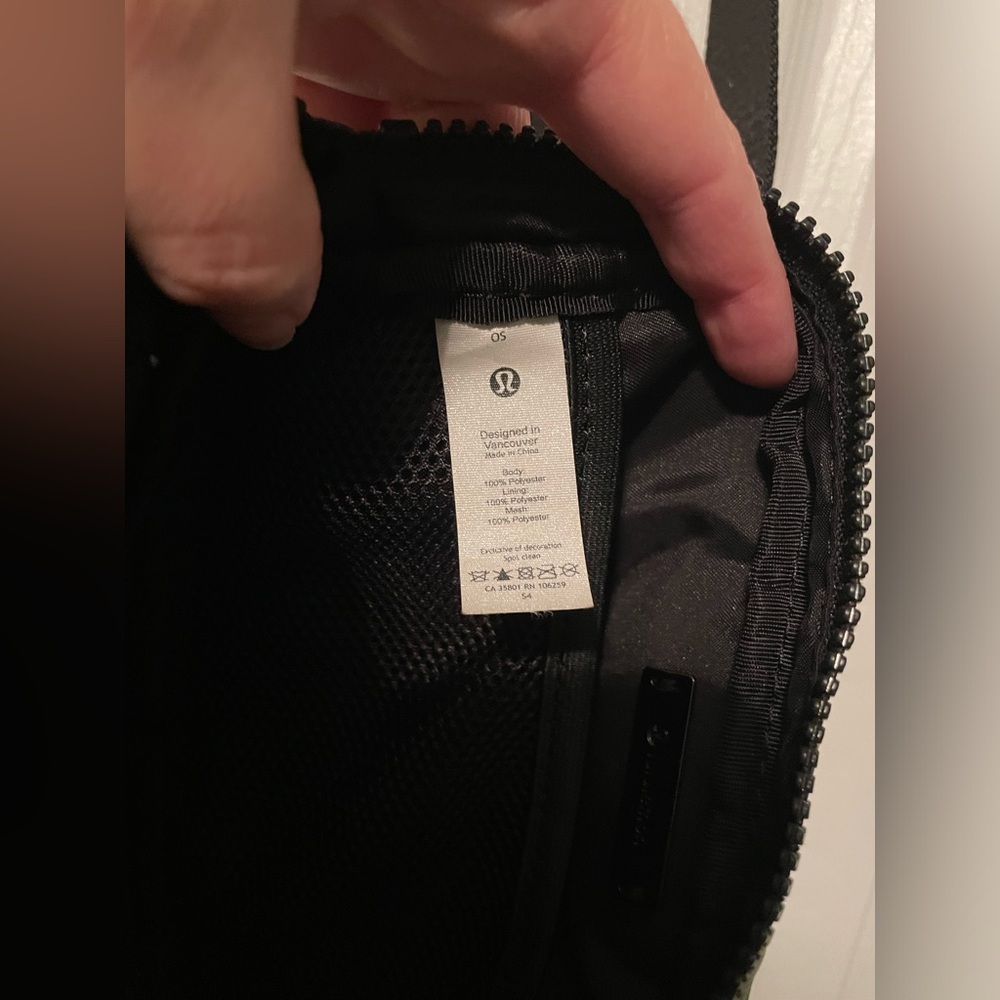 Lululemon Everywhere Belt Bag 1L - Picture 6 of 9